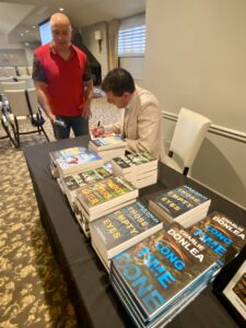 Author Charlie Donlea signs books